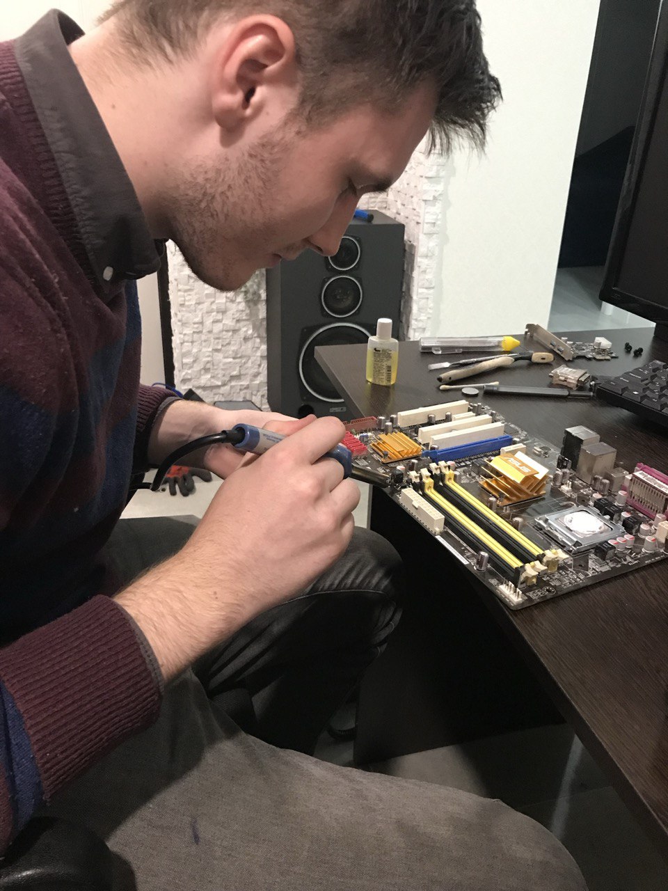 Компьютерная помощь - фон 1